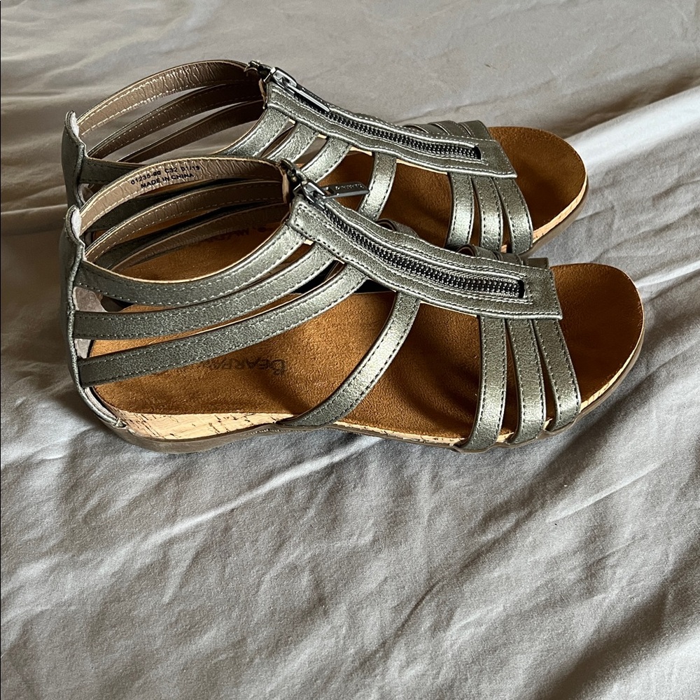 Bear paw Layla gladiator sandal. Size 9 metallic gray brown. - Picture 6 of 6